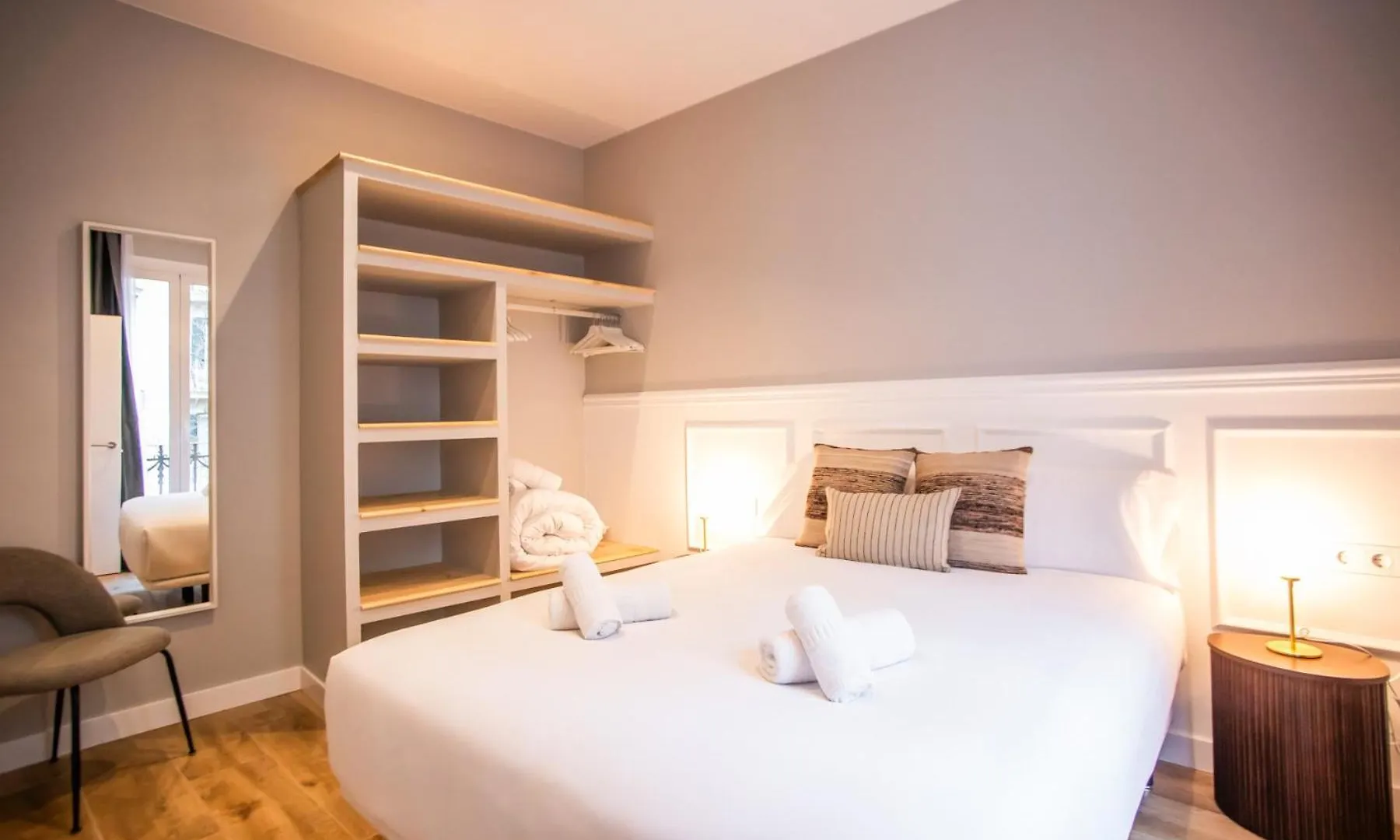 P3Mal1076- Beautiful 2Br Newly Refurbished Apartment Barcelona Spain